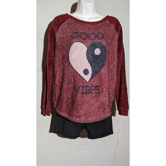Gold Rush Good Vibe Heart Yin Yang Burgundy Fuzzy Pullover Top Sweatshirt Medium - Picture 1 of 4